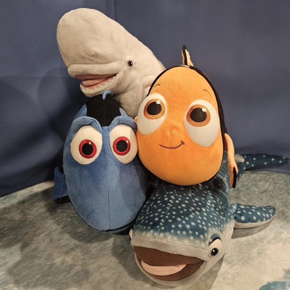 Finding Dory Plush‎ Bundle Disney Store Dory Nemo Bailey Destiny Whale Shark